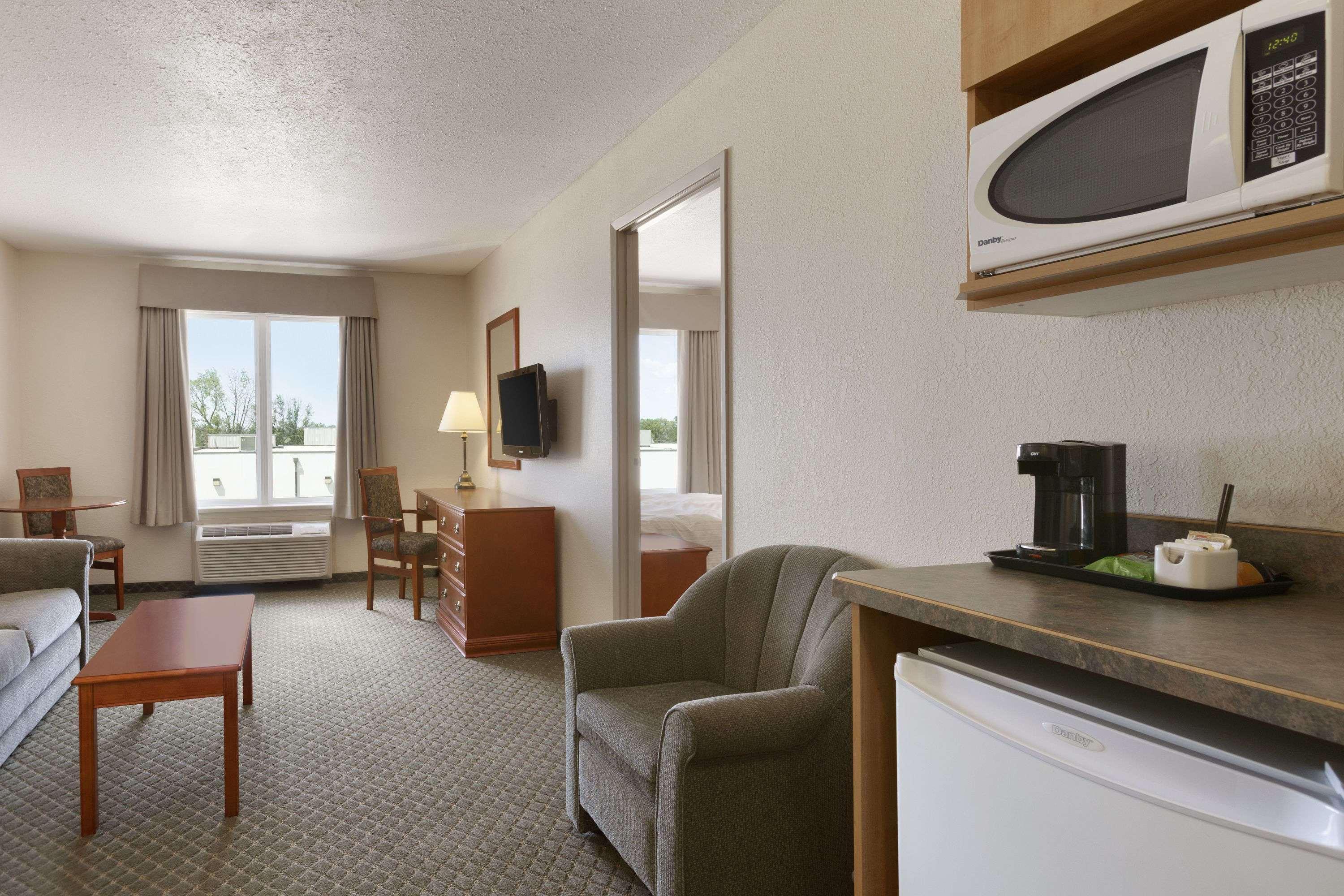 Days Inn & Suites By Wyndham Winkler Exterior foto